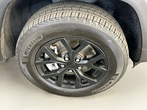 Used 2024 Jeep Grand Cherokee L Laredo image 11