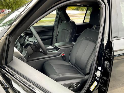 New 2025 Jeep Grand Cherokee Laredo X w/ Luxury Tech Group I image 9