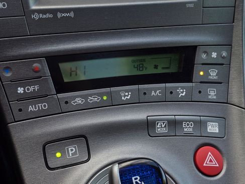 Used 2012 Toyota Prius Three w/ Solar Roof Pkg image 29