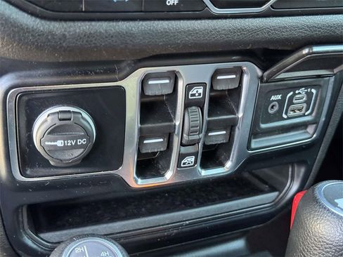 Used 2024 Jeep Wrangler Unlimited image 8