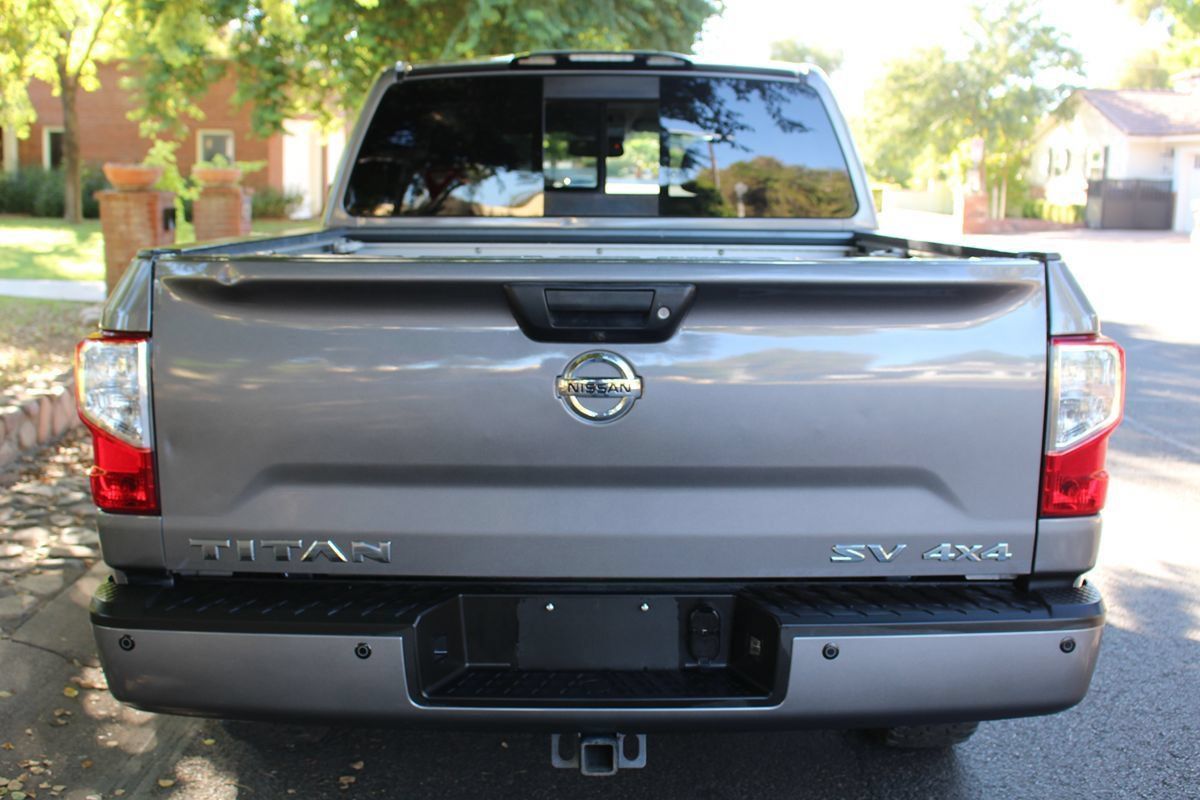 Used 2017 Nissan Titan SV AWD/4WD image 5
