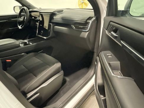 Used 2025 GMC Acadia Elevation AWD/4WD image 26