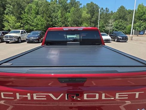 Used 2022 Chevrolet Silverado 1500 High Country w/ Technology Package AWD/4WD image 11