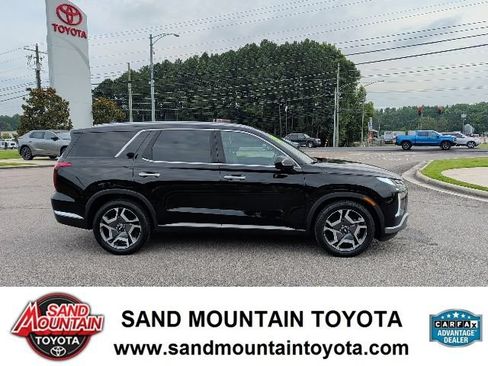 Used 2025 Hyundai Palisade Limited FWD image 2