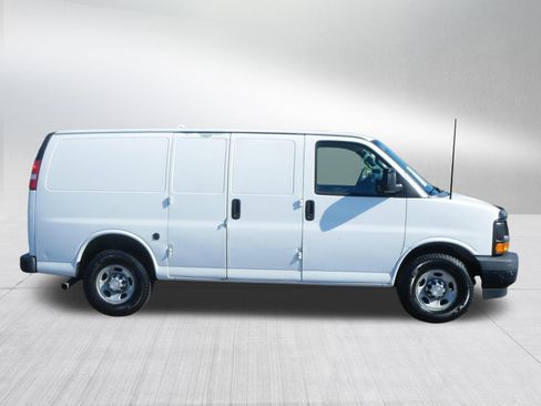 Used 2017 Chevrolet Express 2500 RWD image 8