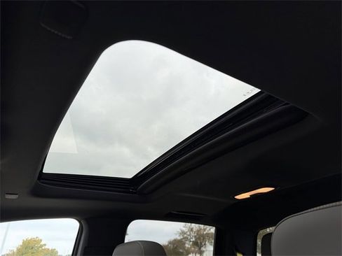 Used 2024 Chevrolet Colorado ZR2 w/ Technology Package image 26