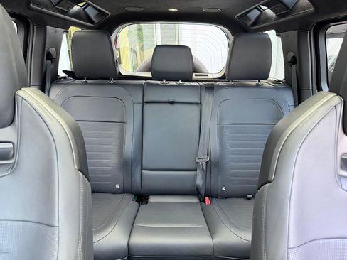 Used 2025 Land Rover Defender 110 AWD/4WD image 26