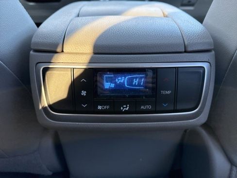 Used 2019 Toyota Highlander XLE image 20