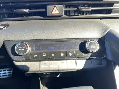 Used 2025 Hyundai Elantra Sport image 27