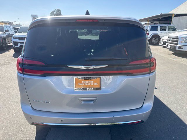 Certified 2024 Chrysler Pacifica Touring-L FWD image 4