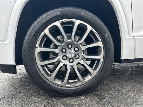 Used 2022 GMC Acadia Denali w/ Denali Ultimate Package image 12