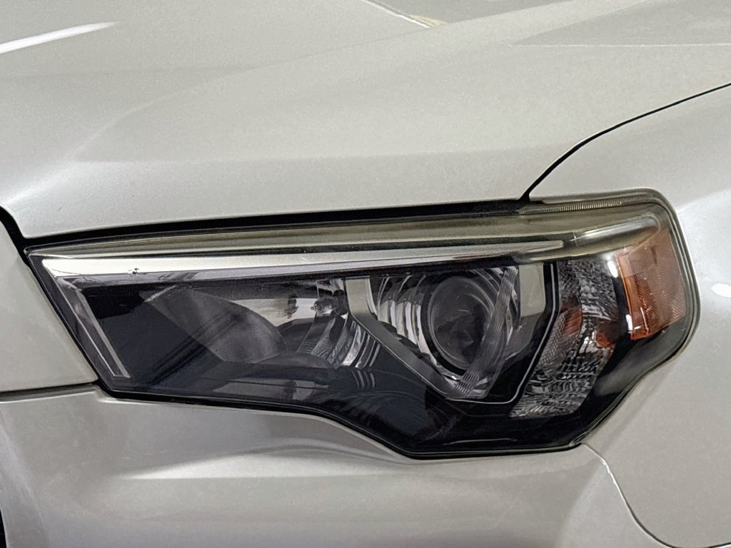 Used 2018 Toyota 4Runner Limited AWD/4WD image 9