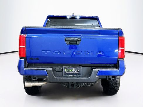 Used 2025 Toyota Tacoma TRD Off-Road AWD/4WD image 7