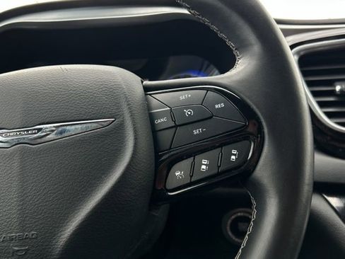 Used 2018 Chrysler Pacifica Touring-L w/ Advanced Safetytec Group FWD image 34