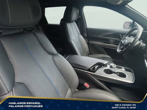 Used 2025 Cadillac Lyriq Luxury w/ LPO, Floor Liner Package AWD/4WD image 31