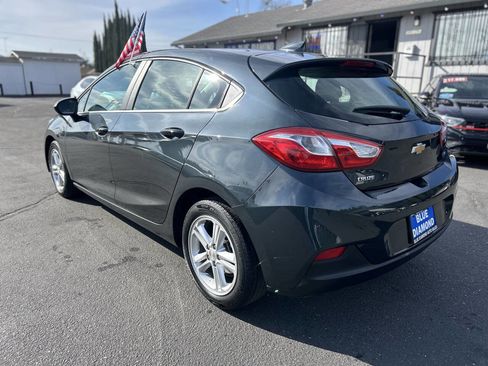 Used 2017 Chevrolet Cruze LT w/ Convenience Package image 5