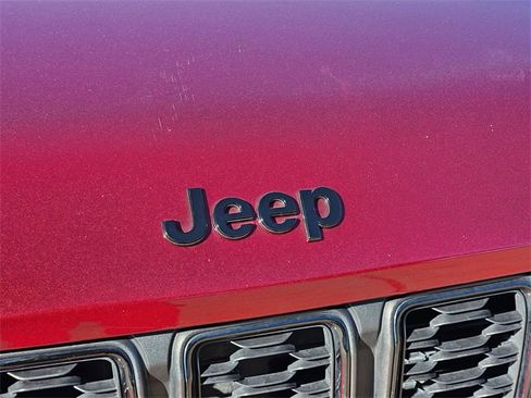 Used 2023 Jeep Grand Cherokee Altitude image 11