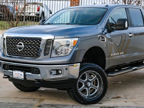 Used 2017 Nissan Titan SV image 55