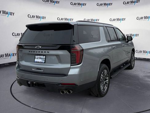 Used 2025 Chevrolet Suburban Z71 image 5