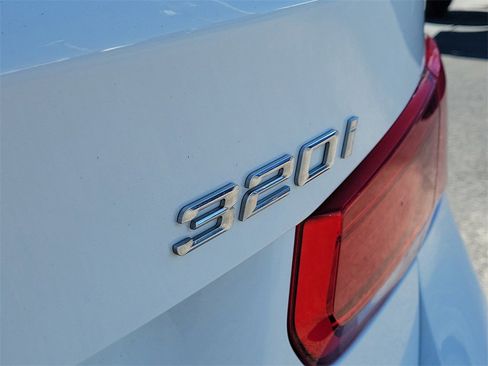 Used 2017 BMW 320i Sedan image 5