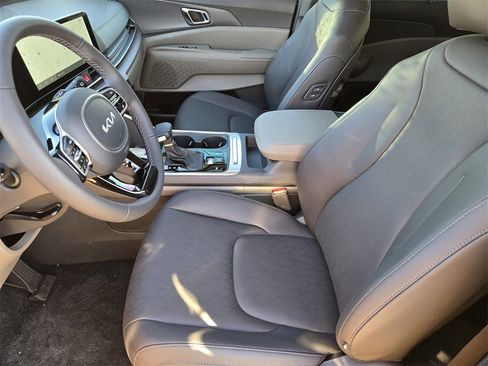 New 2026 Kia Carnival EX image 9