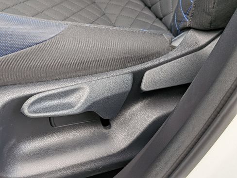 Used 2020 Toyota C-HR XLE FWD image 16