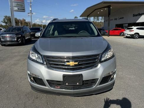 Used 2017 Chevrolet Traverse LT w/ Style and Technology Package image 8