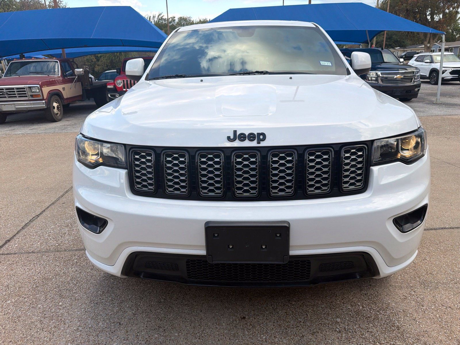 Used 2020 Jeep Grand Cherokee Altitude AWD/4WD image 2