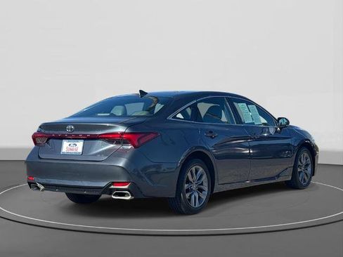 Used 2020 Toyota Avalon XLE image 5