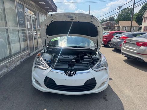 Used 2017 Hyundai Veloster FWD image 7