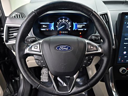 Used 2022 Ford Edge Titanium AWD/4WD image 7