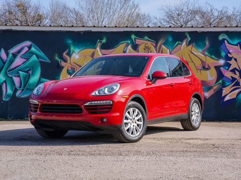 Used 2014 Porsche Cayenne Platinum Edition image 2