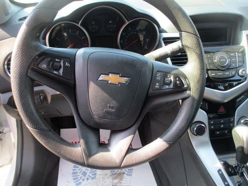Used 2016 Chevrolet Cruze LT FWD image 12