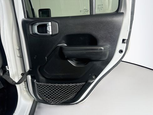 Used 2021 Jeep Wrangler Unlimited Rubicon AWD/4WD image 30