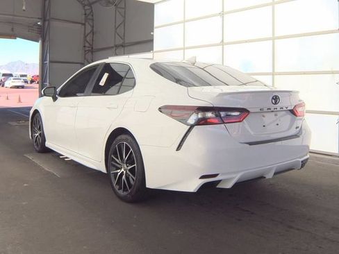 Used 2022 Toyota Camry SE FWD image 5