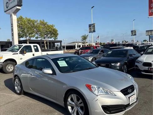 Used 2011 Hyundai Genesis 2.0T RWD image 3