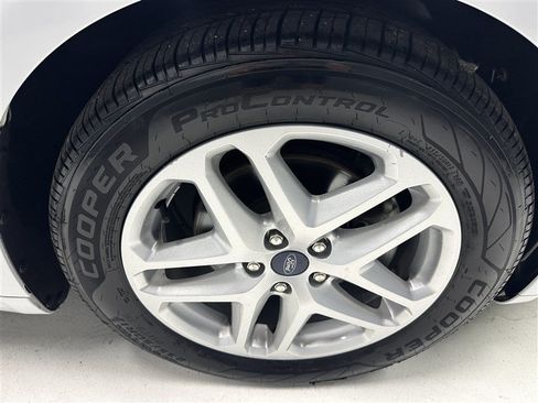 Used 2016 Ford Fusion SE FWD image 14