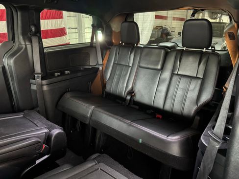 Used 2016 Dodge Grand Caravan R/T FWD image 11