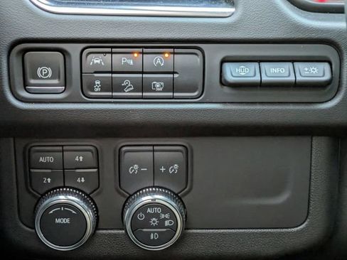 Used 2024 GMC Yukon AT4 w/ Technology Package image 29