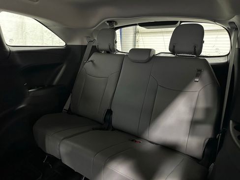 Used 2025 Toyota Sienna XLE AWD/4WD image 53