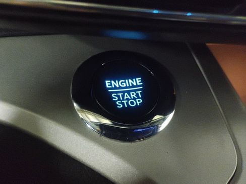 Used 2024 Ford Explorer XLT w/ Equipment Group 202A image 11