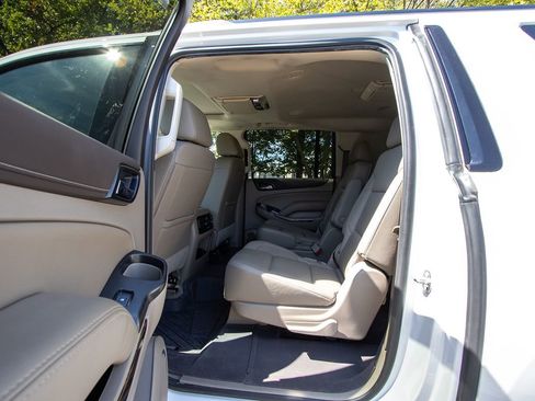 Used 2020 GMC Yukon XL SLT w/ Graphite Performance Edition image 27