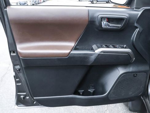 Used 2019 Toyota Tacoma Limited image 23