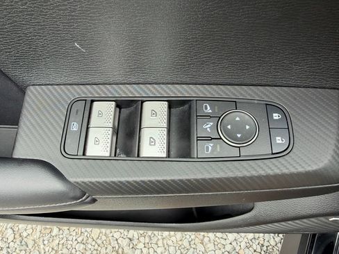 Used 2025 Mitsubishi Outlander SE FWD image 14