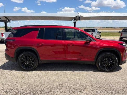 Used 2024 Chevrolet Traverse LT w/ Midnight/Sport Edition FWD image 4