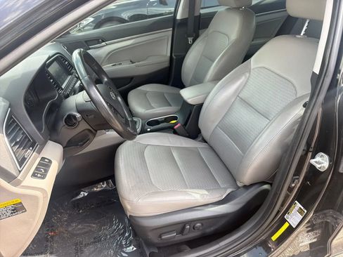 Used 2017 Hyundai Elantra Limited FWD image 10