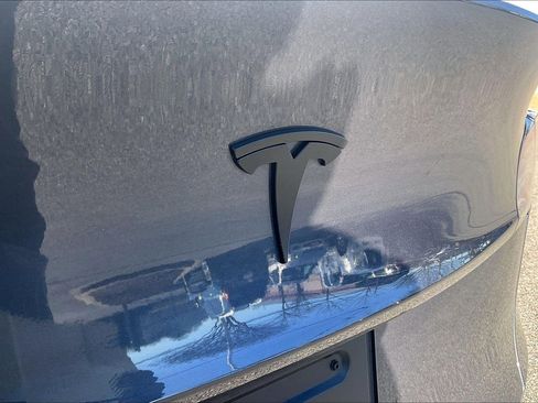 Used 2023 Tesla Model Y Long Range image 10