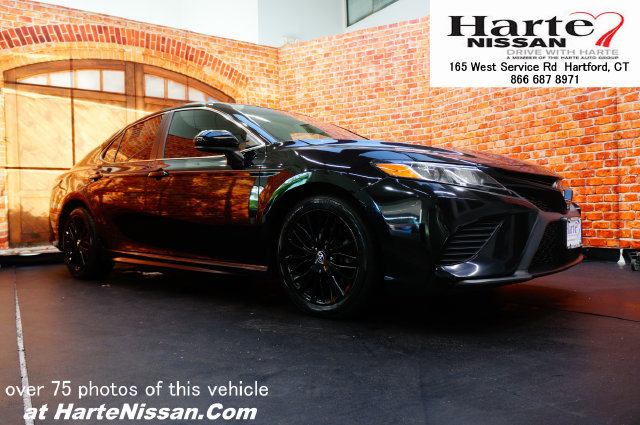 Used 2020 Toyota Camry SE FWD image 1