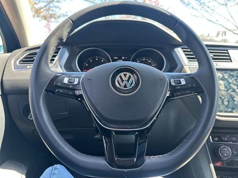 Used 2020 Volkswagen Tiguan SE w/ Panoramic Sunroof Package AWD/4WD image 7