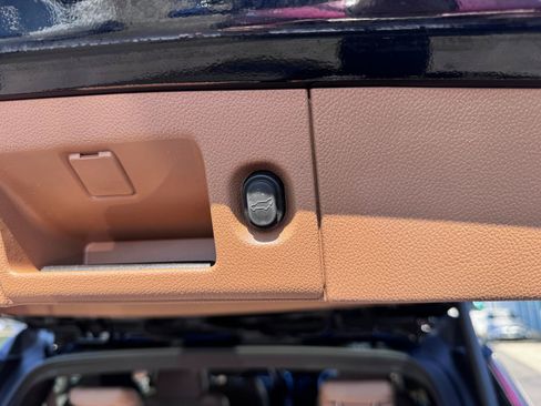 Used 2017 Cadillac Escalade Platinum AWD/4WD image 19